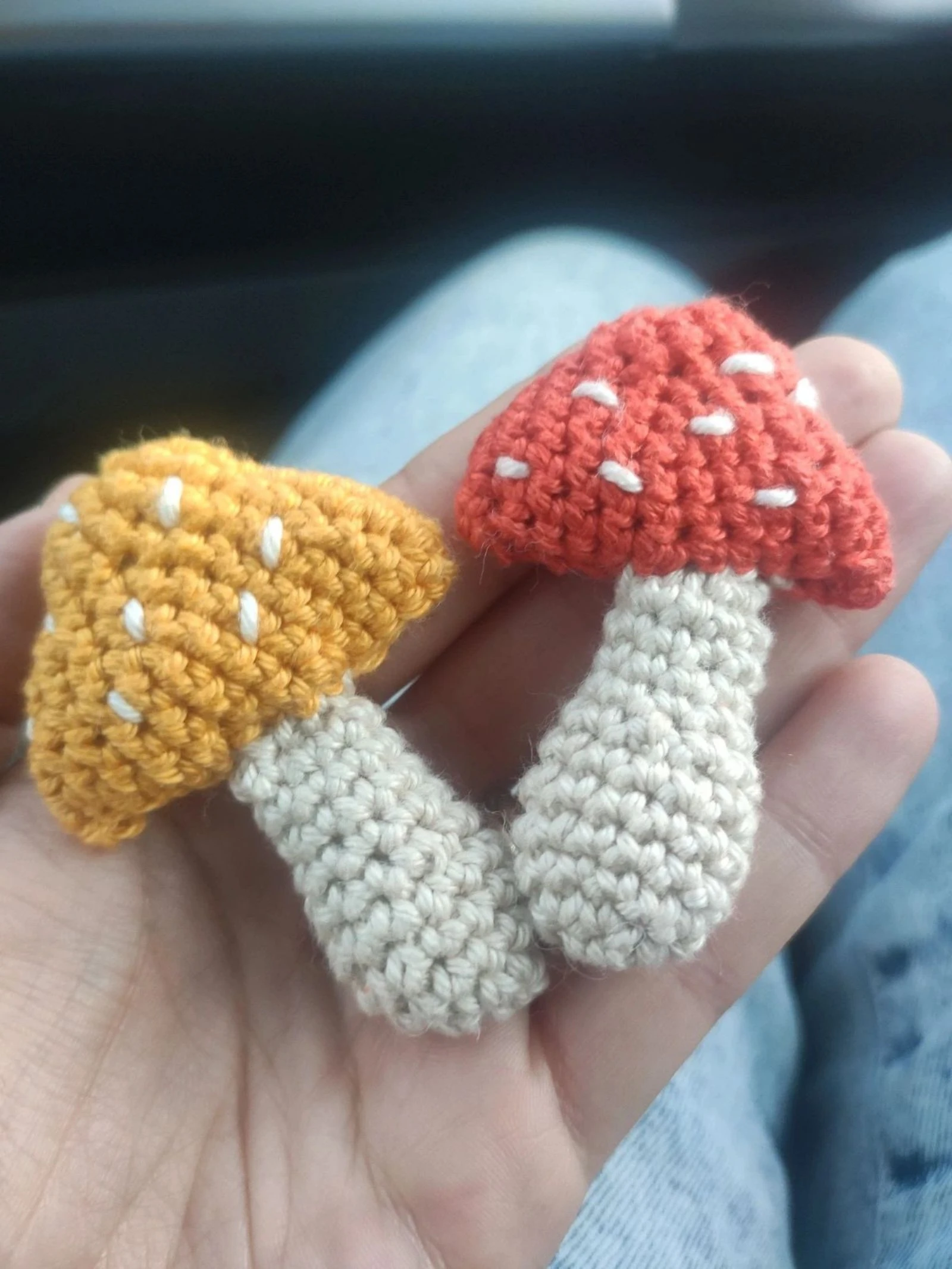 Lote de 2 broches de cogumelos de crochê – Estilo Feito à Mão / Outono – photo 2